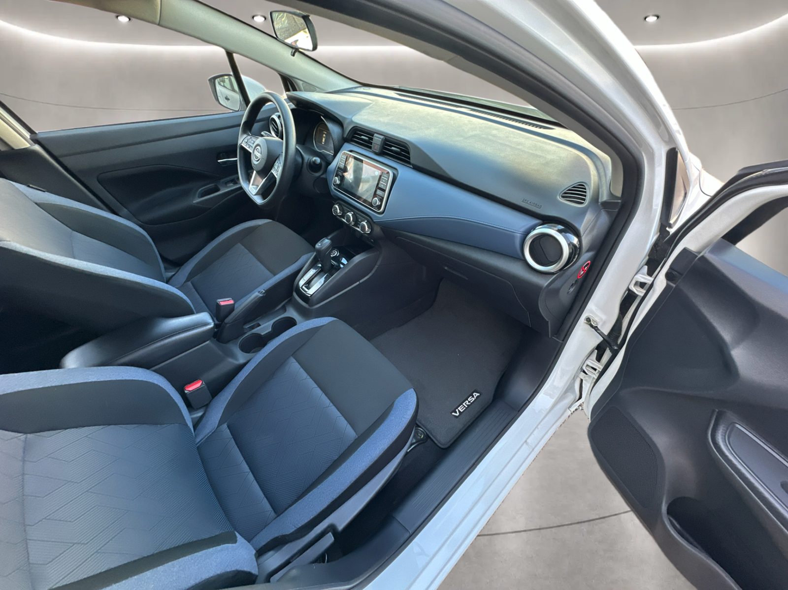 Nissan Versa 1.6 Advance AT 2025