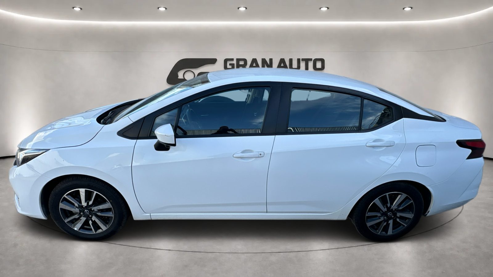 Nissan Versa 1.6 Advance AT 2025