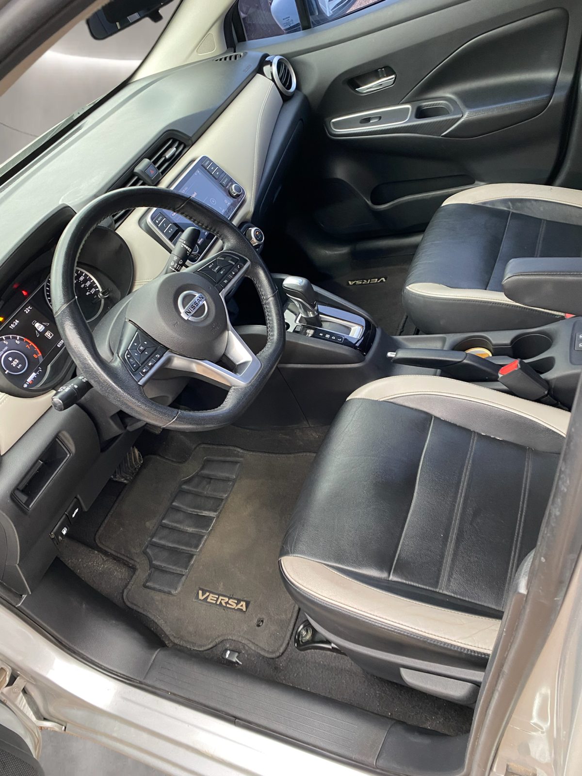 Nissan Versa 1.6 Platinum Piel CVT 2021
