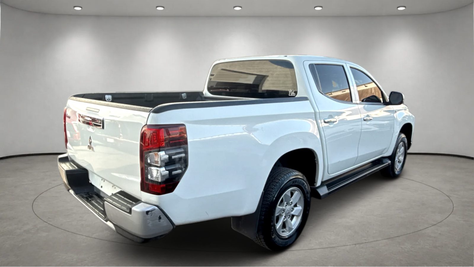 Mitsubishi L200 GLX Cabina Doble 4x2 MT 2023