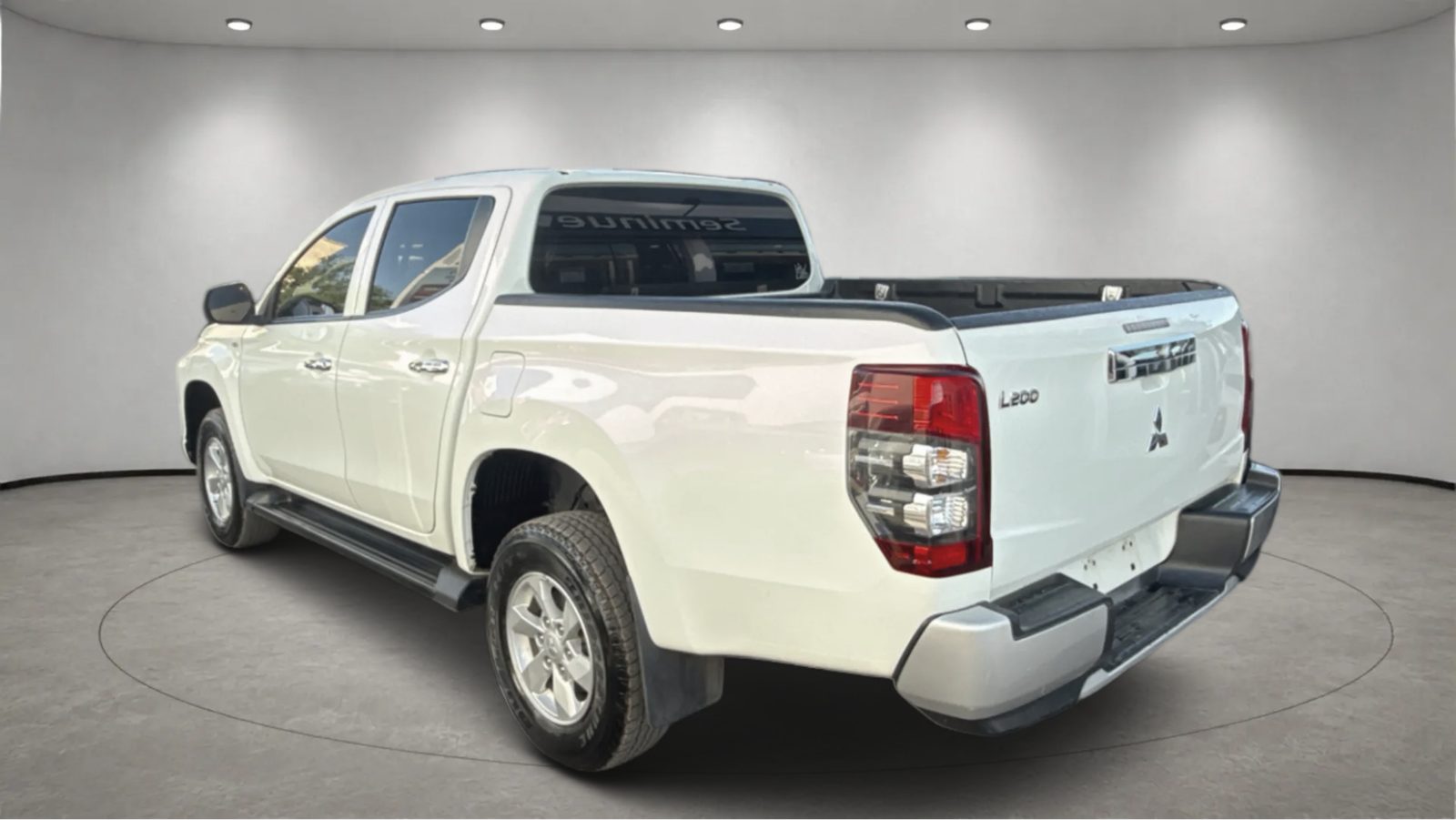 Mitsubishi L200 GLX Cabina Doble 4x2 MT 2023
