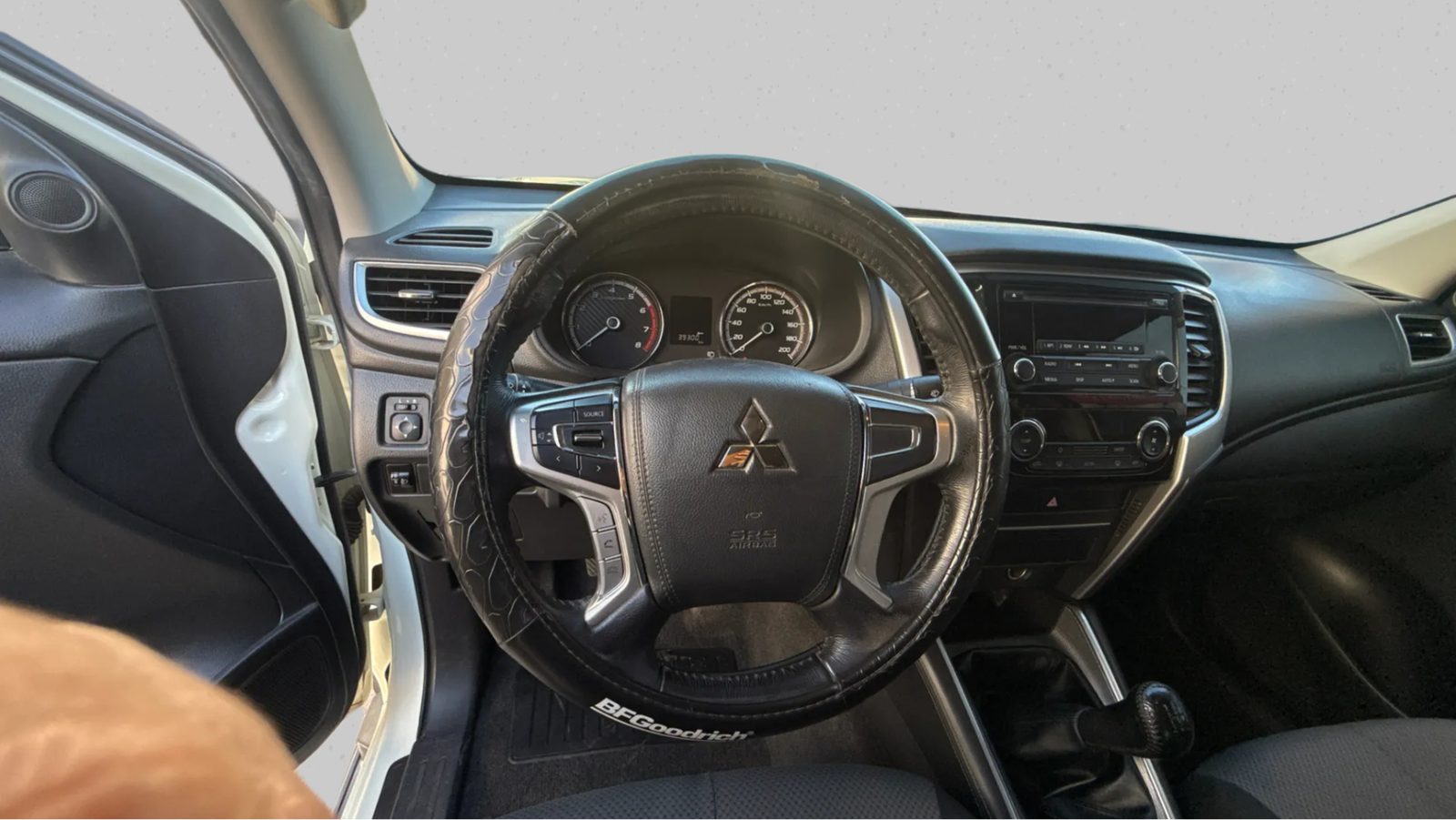 Mitsubishi L200 GLX Cabina Doble 4x2 MT 2023
